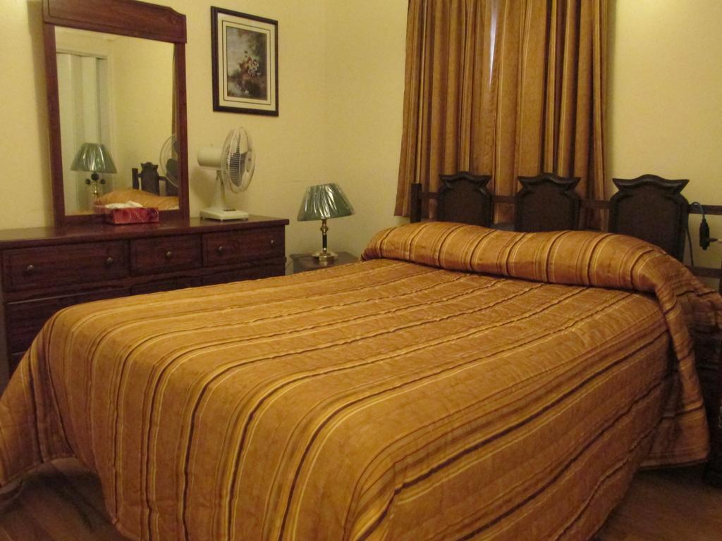 Comerford'S Ocean View Suites Holyrood Eksteriør billede